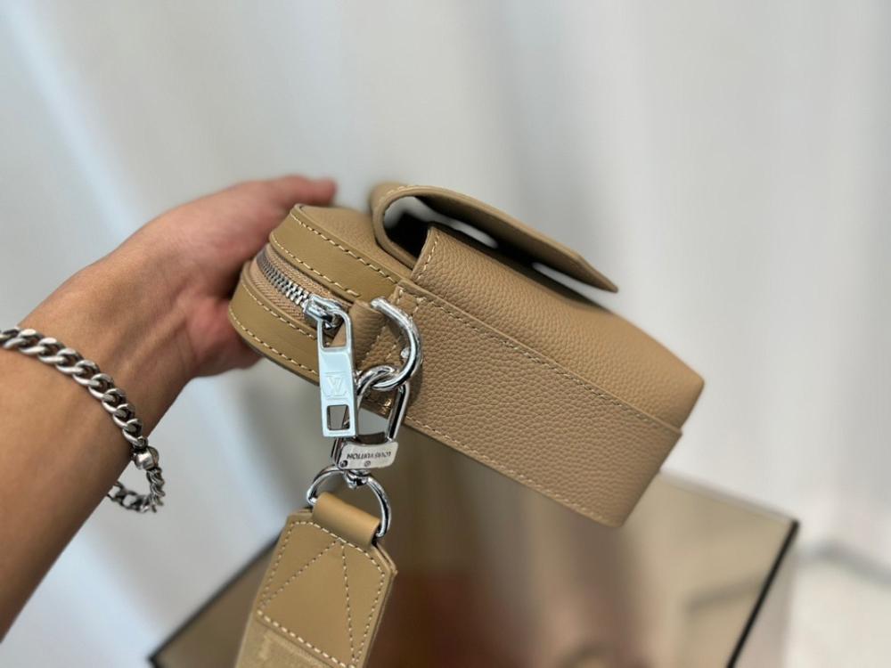 Stylish Refined Leather Crossbody Bag