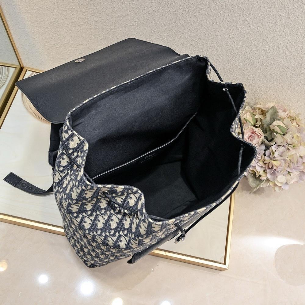 Modern Elegant Black Quilted Leather Shoulder Bag
