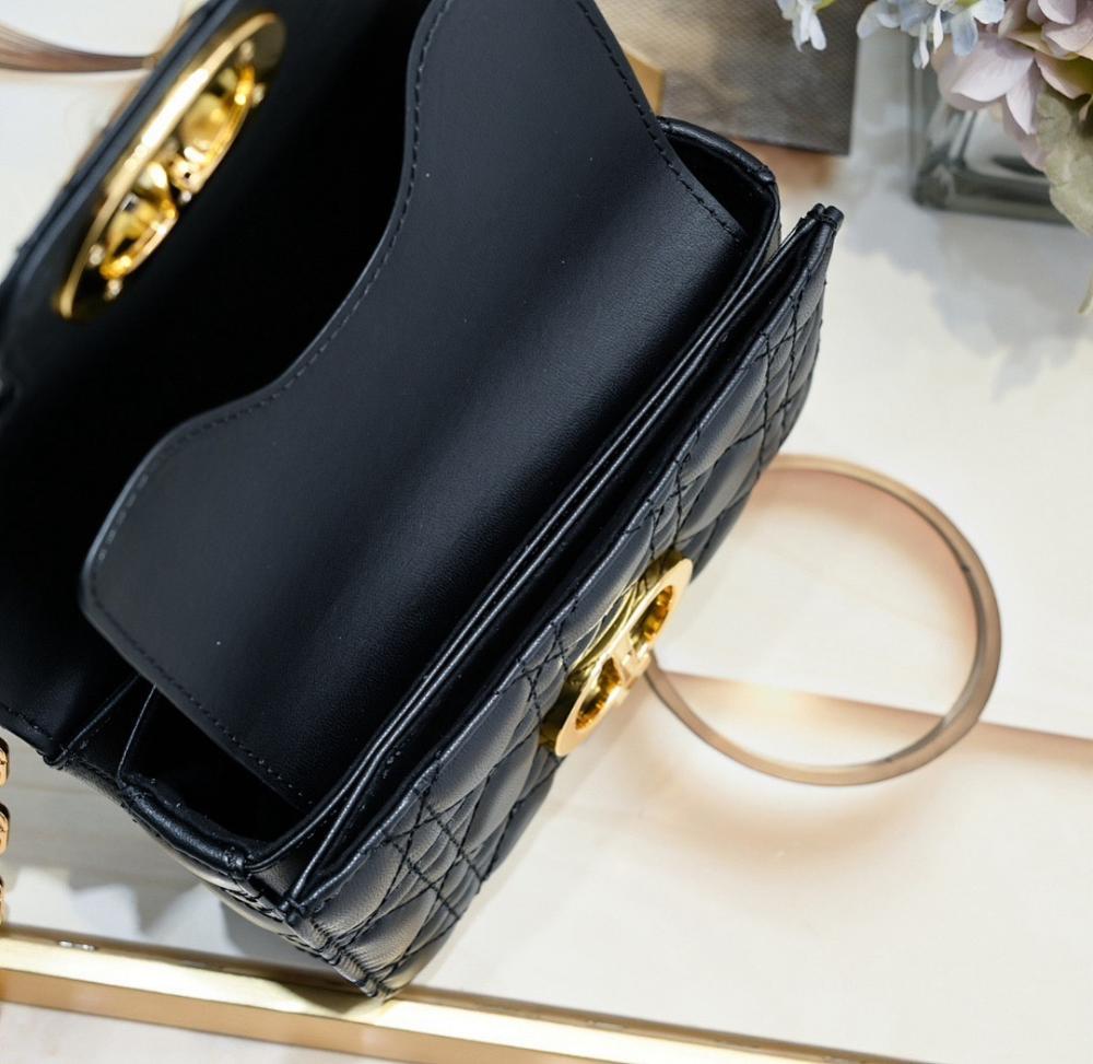 Elegant Refined White Leather Crossbody Bag