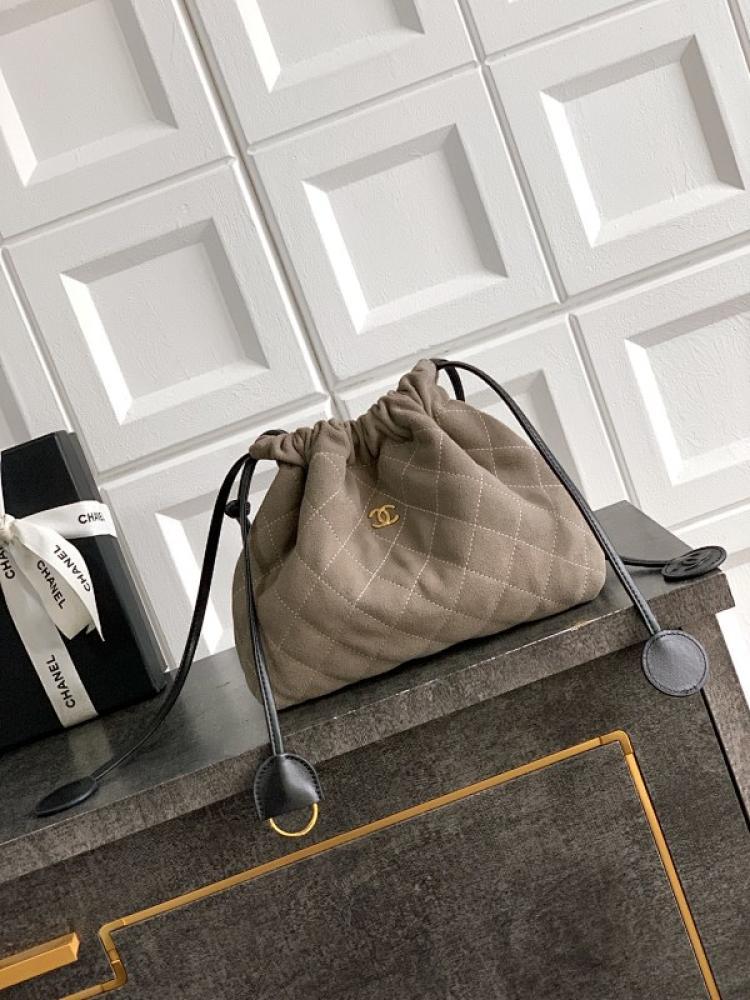 Classic Quilted Leather Shoulder Bag