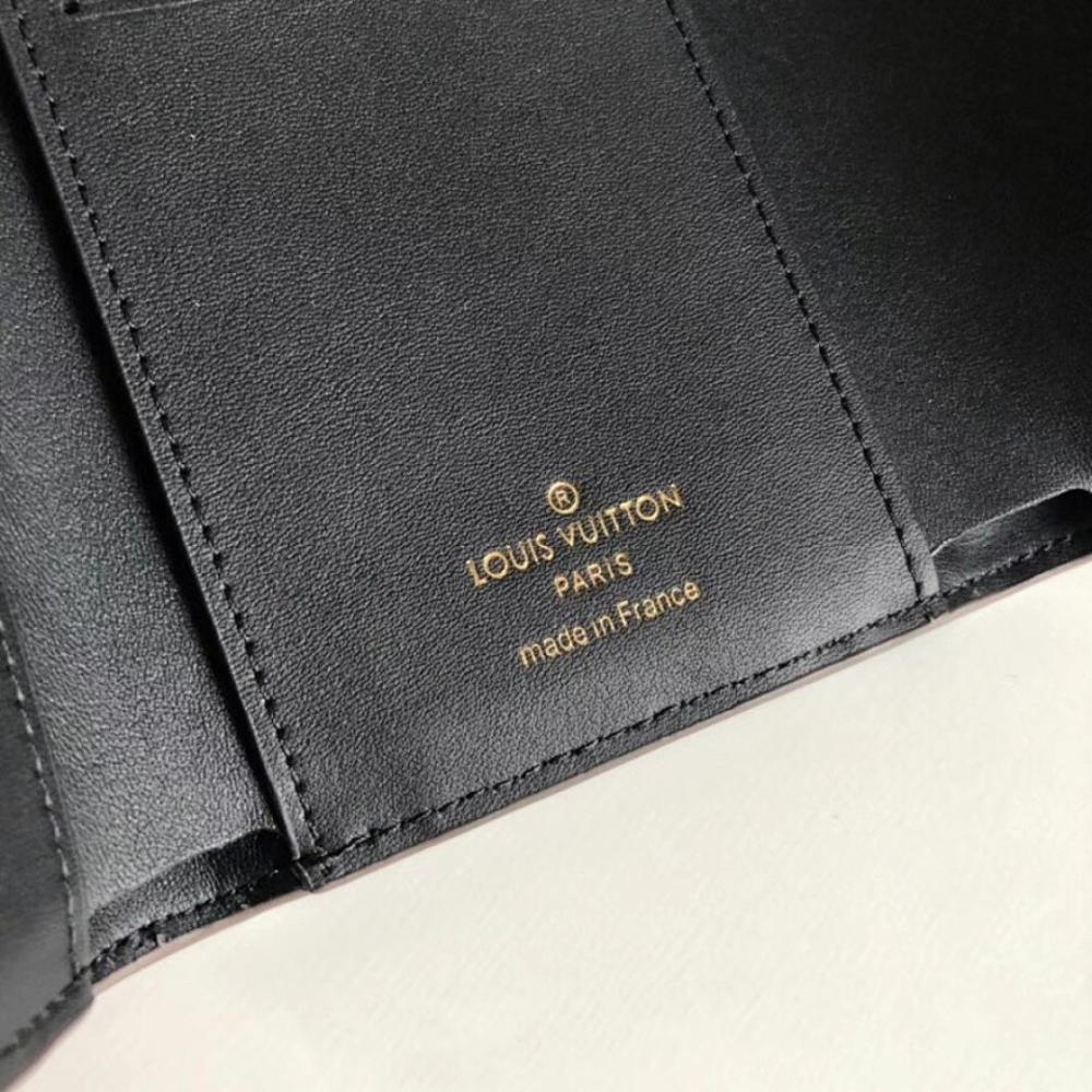 Modern Italian-Inspired Shoulder Bag