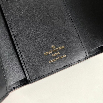 Modern Italian-Inspired Shoulder Bag
