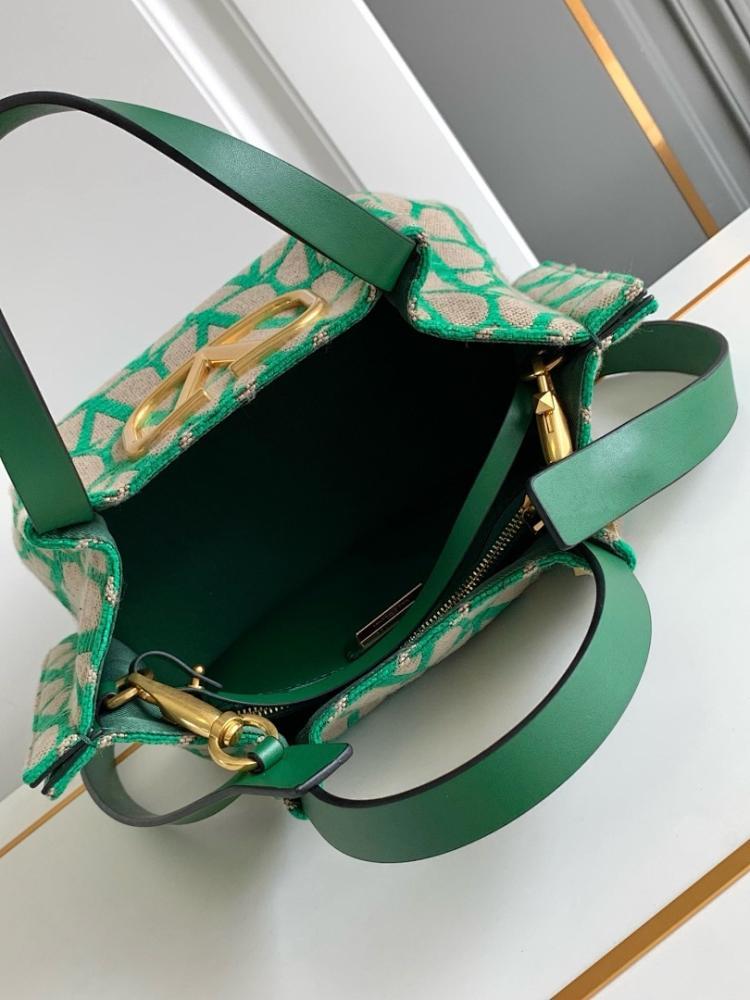 Elegant Stylish Woven Bag