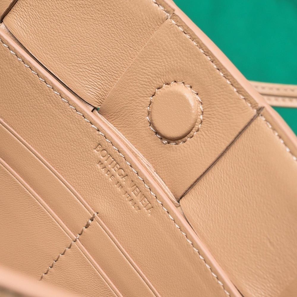 Modern Woven Leather Crossbody Bag – Special Edition