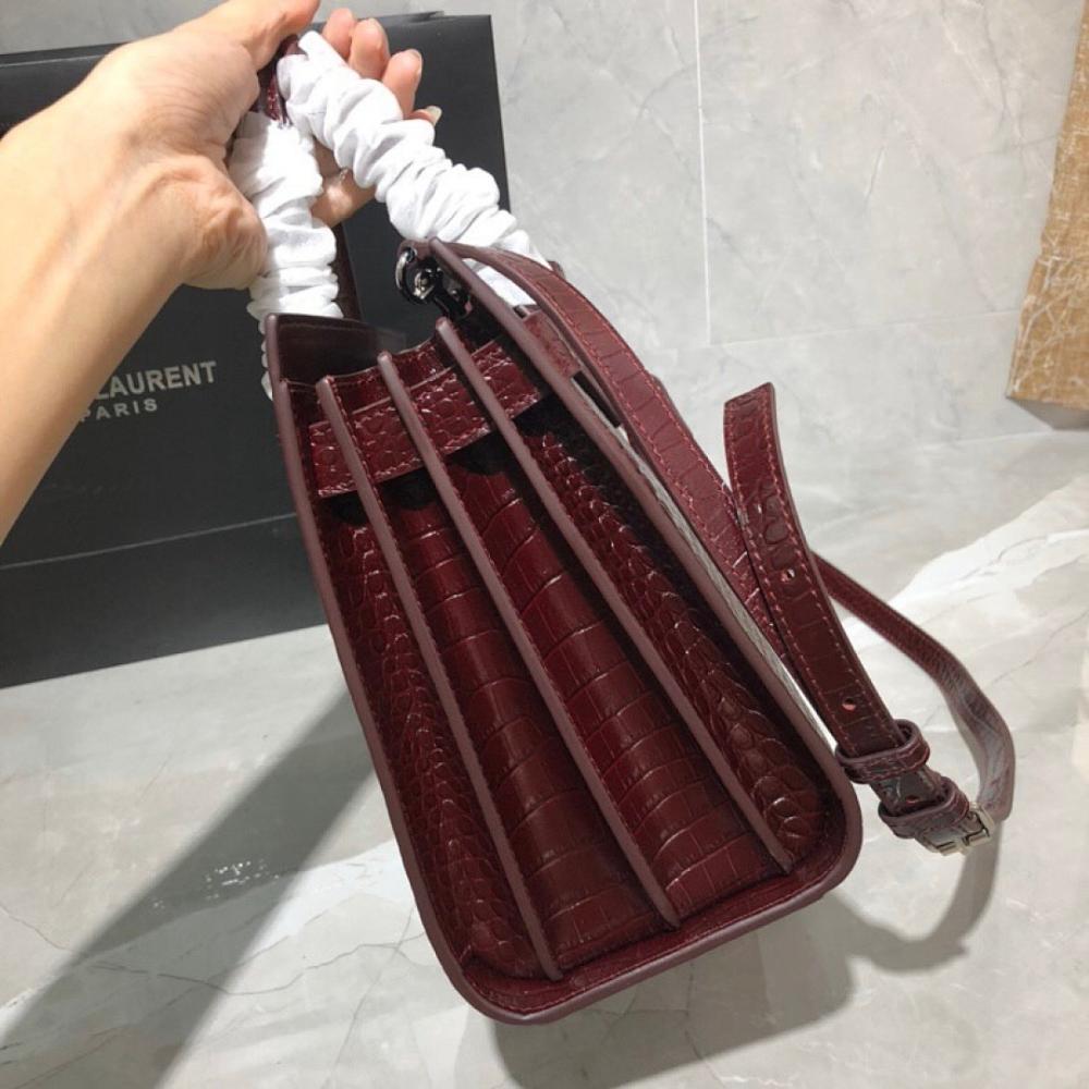 Elegant Refined Shoulder Bag