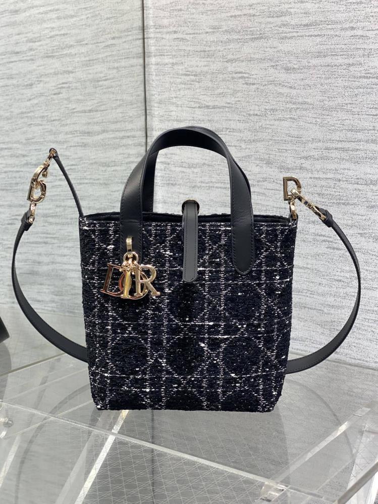 Classic Leather Shoulder Bag