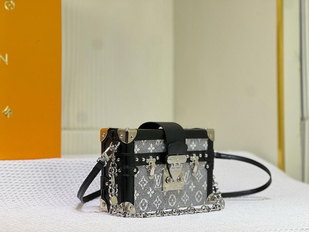 Modern Italian-Inspired Canvas Shoulder Bag