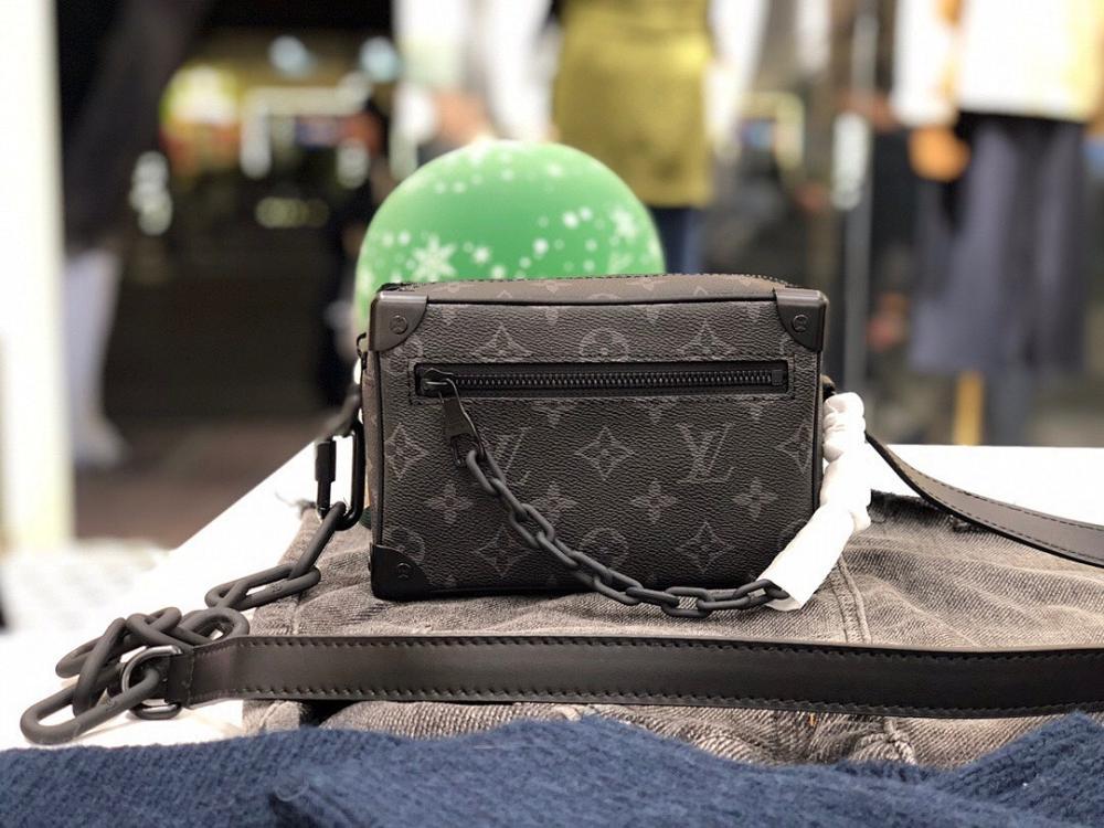Modern Elegant Crossbody Bag