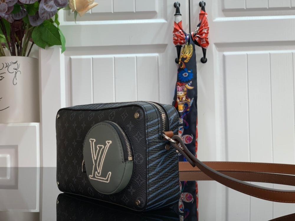 Arco Shoulder Bag