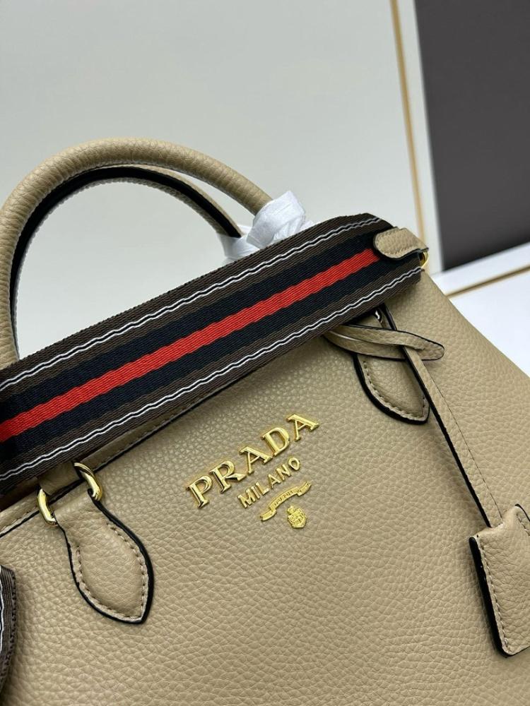 Classic Elegant Leather Shoulder Bag – Limited Edition