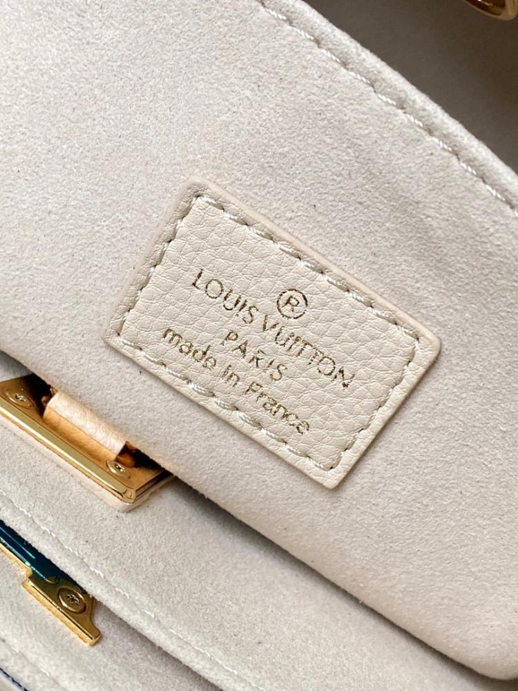 Elegant Leather Shoulder Bag – Limited Edition