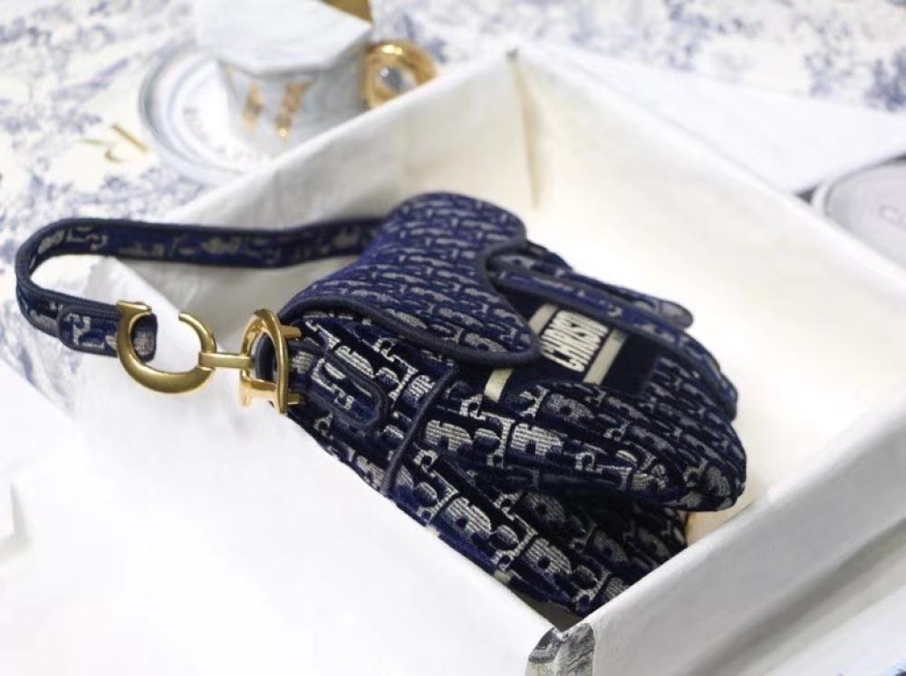 Classic Shoulder Bag