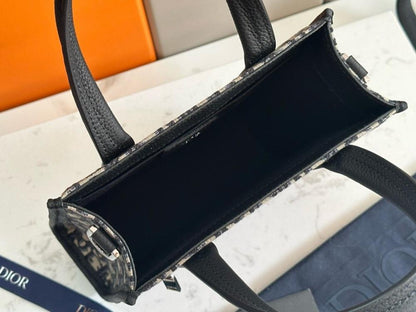 Elegant Stylish Black Printed Leather Shoulder Bag