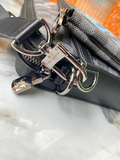 Elegant Shoulder Bag – Limited Edition