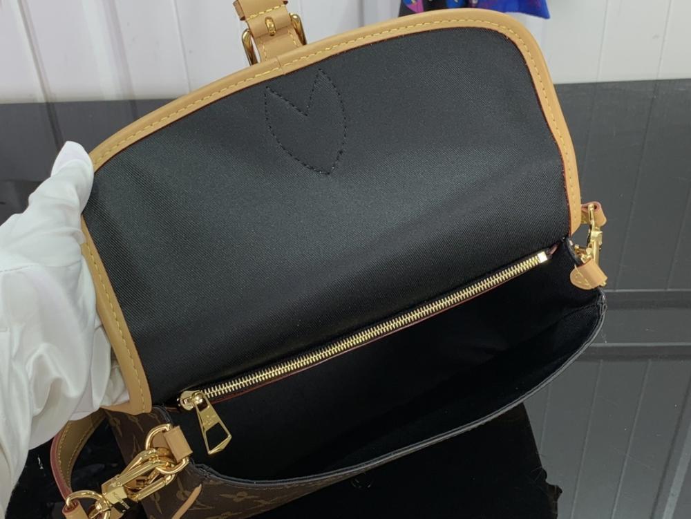 Elegant Shoulder Bag