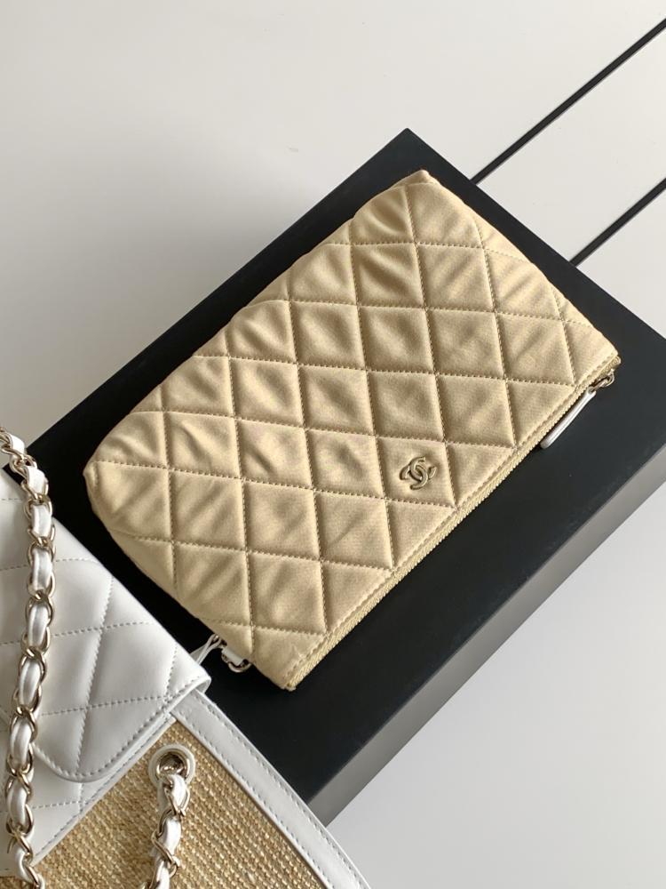 Classic Woven Straw Top Handle Bag