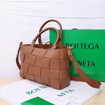 Modern Woven Leather Crossbody Bag – Limited Edition