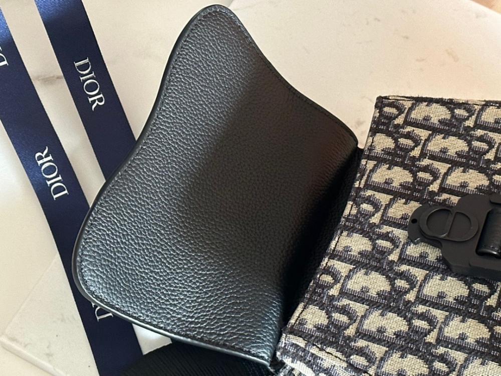 Luxury Elegant Black Quilted Calfskin Shoulder Bag