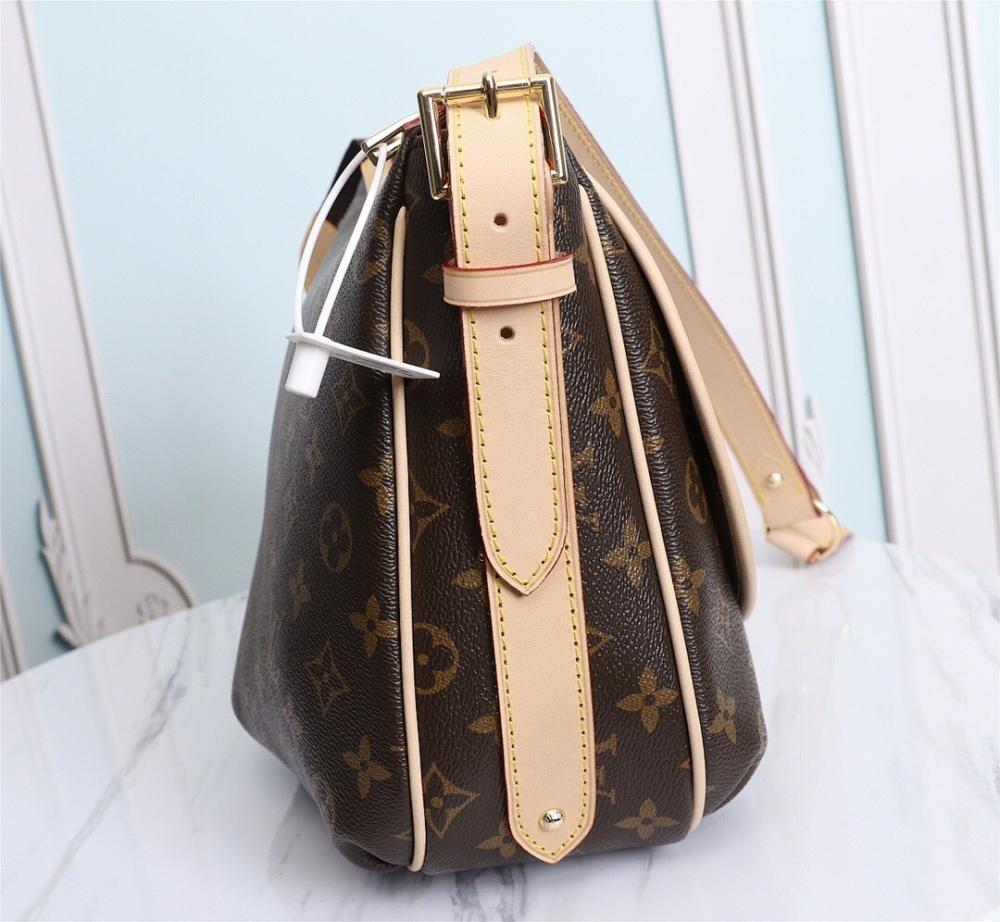 Modern Refined Shoulder Bag
