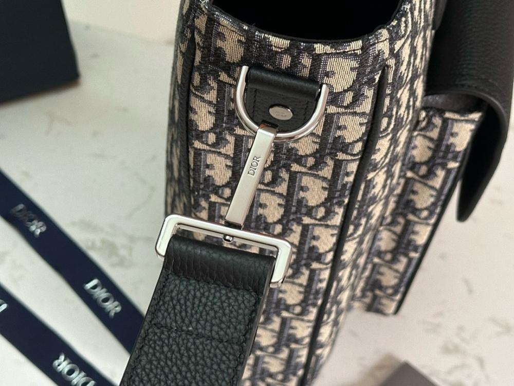 Stylish Refined Black Printed Leather Shoulder Bag