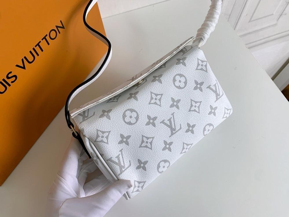 Stylish Calfskin Shoulder Bag – Special Edition
