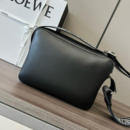 Elegant Leather Shoulder Bag – Limited Edition