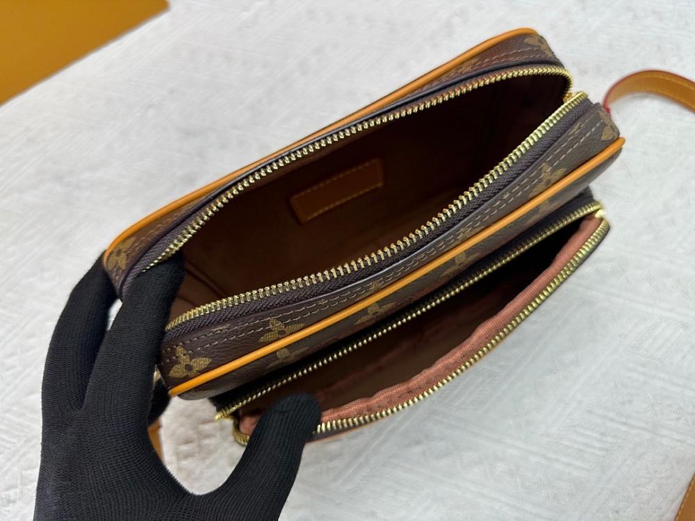 Modern Refined Black Shoulder Bag