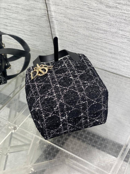 Classic Leather Shoulder Bag