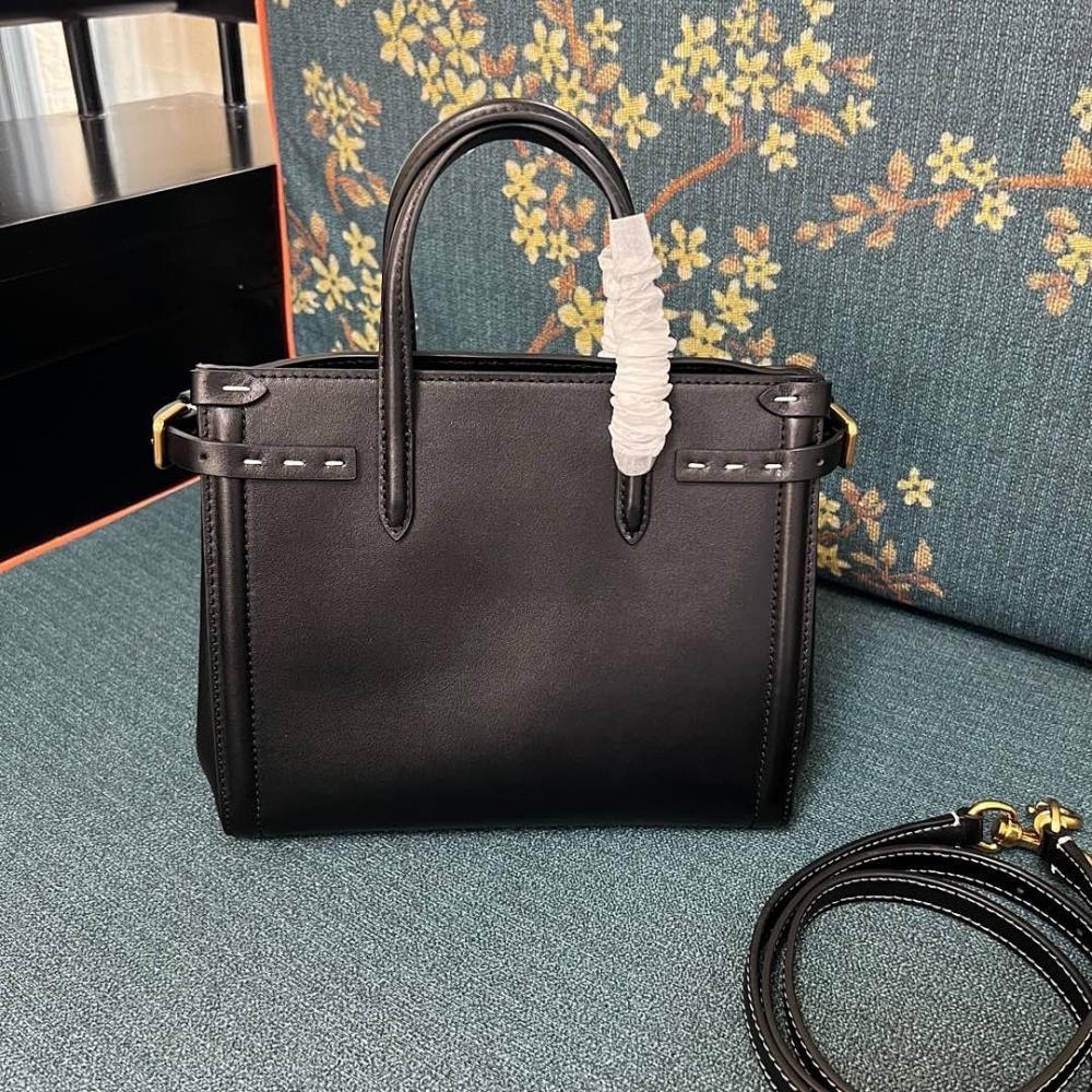 VLogo Signature Leather Shoulder Bag