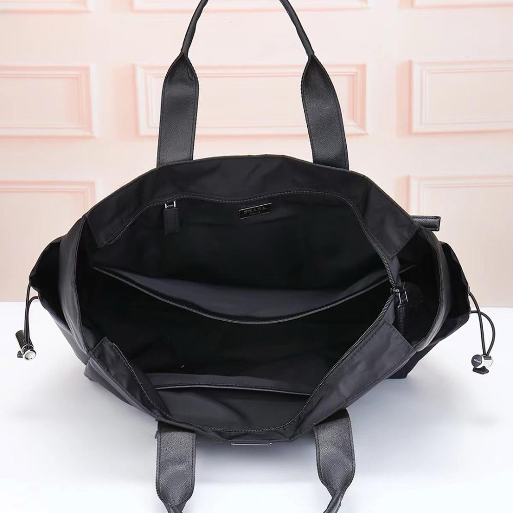 Elegant Stylish Nylon Travel Bag