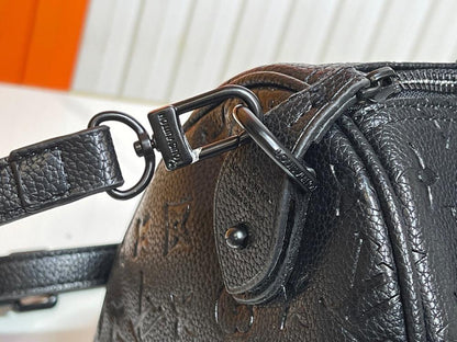 Elegant Refined Shoulder Bag