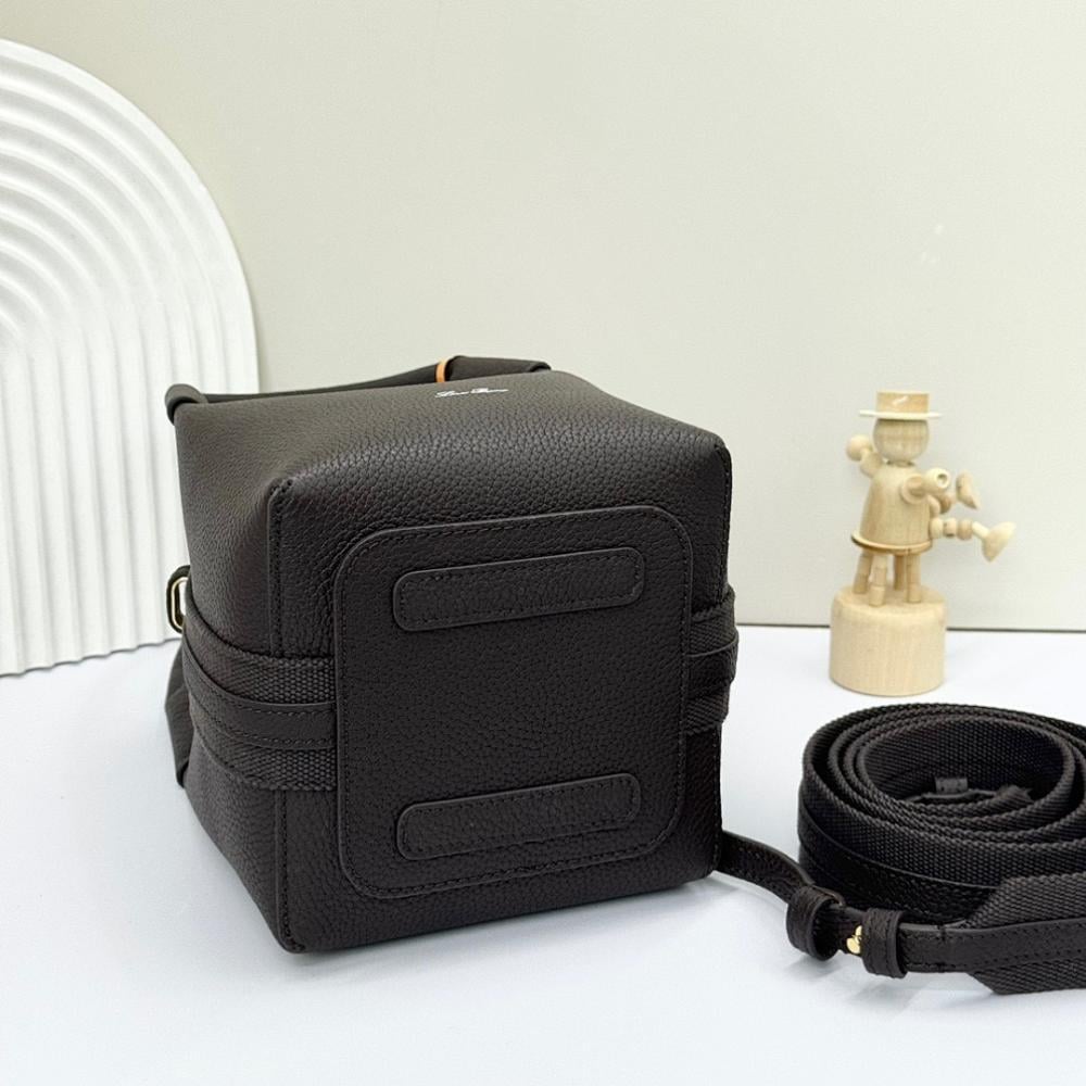 Italian-Inspired Stylish Silver Quilted Calfskin Crossbody Bag