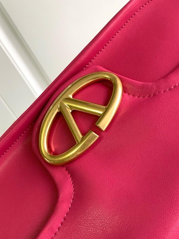 Elegant Refined Leather Crossbody Bag