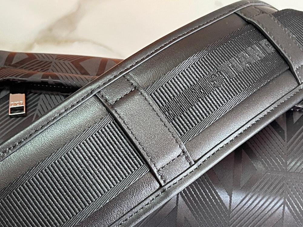 Stylish Black Quilted Leather Shoulder Bag – Limited Edition
