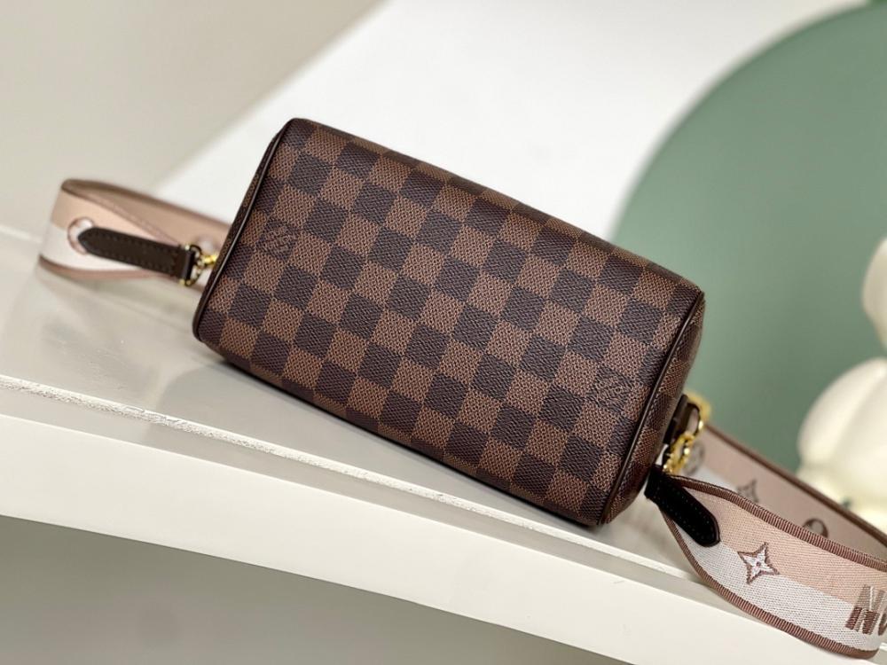 Classic Italian-Inspired Leather Shoulder Bag