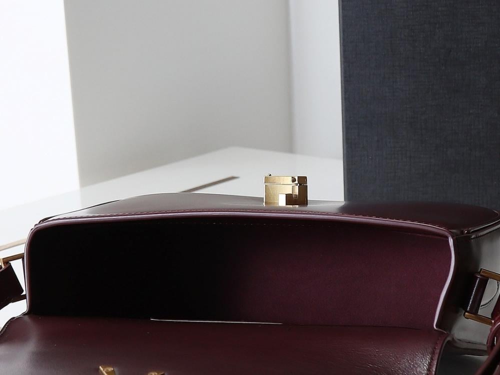 Italian-Inspired Stylish Lambskin Shoulder Bag