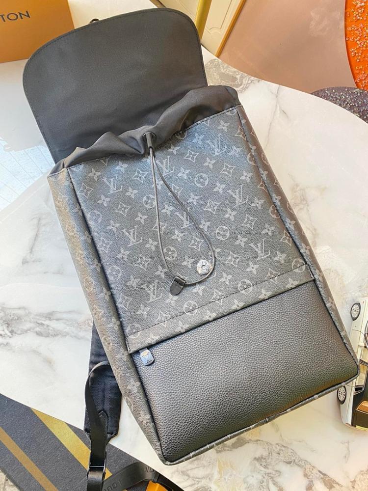 Modern Italian-Inspired Canvas Shoulder Bag