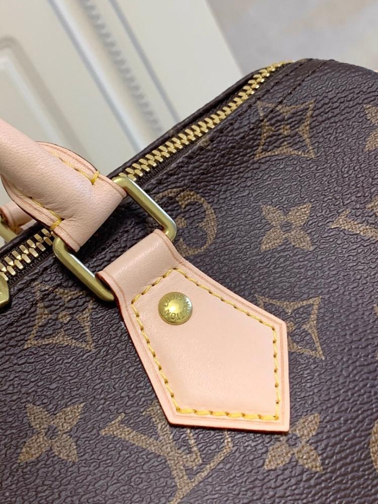 Alma Leather Shoulder Bag