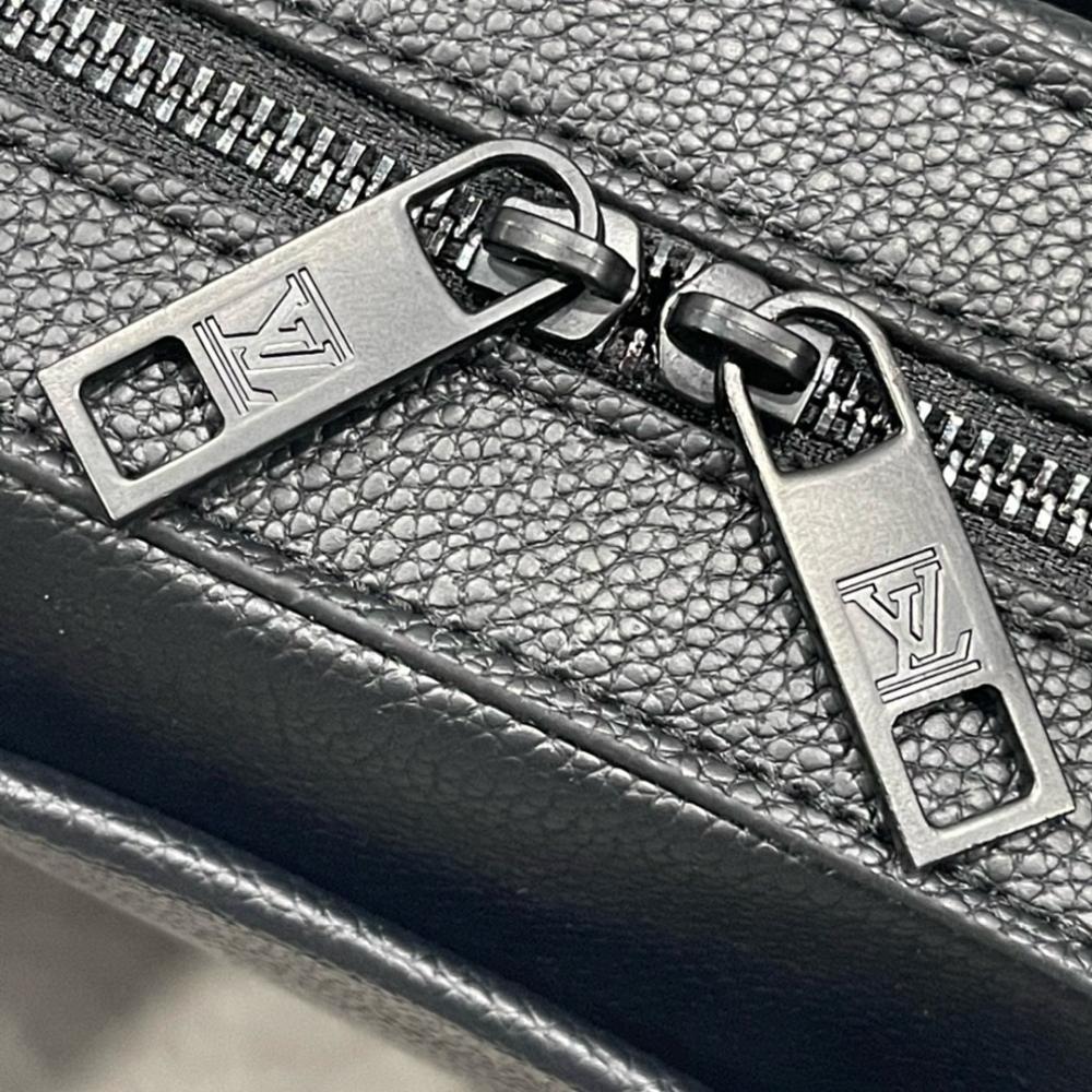 Alma Leather Shoulder Bag