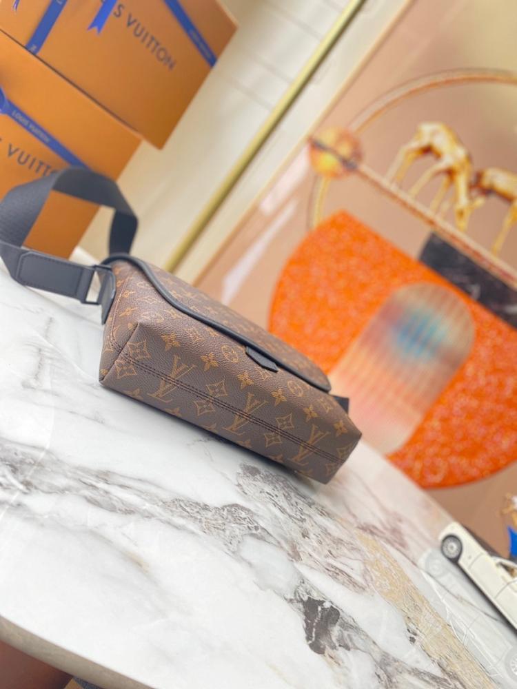 Modern Refined Shoulder Bag