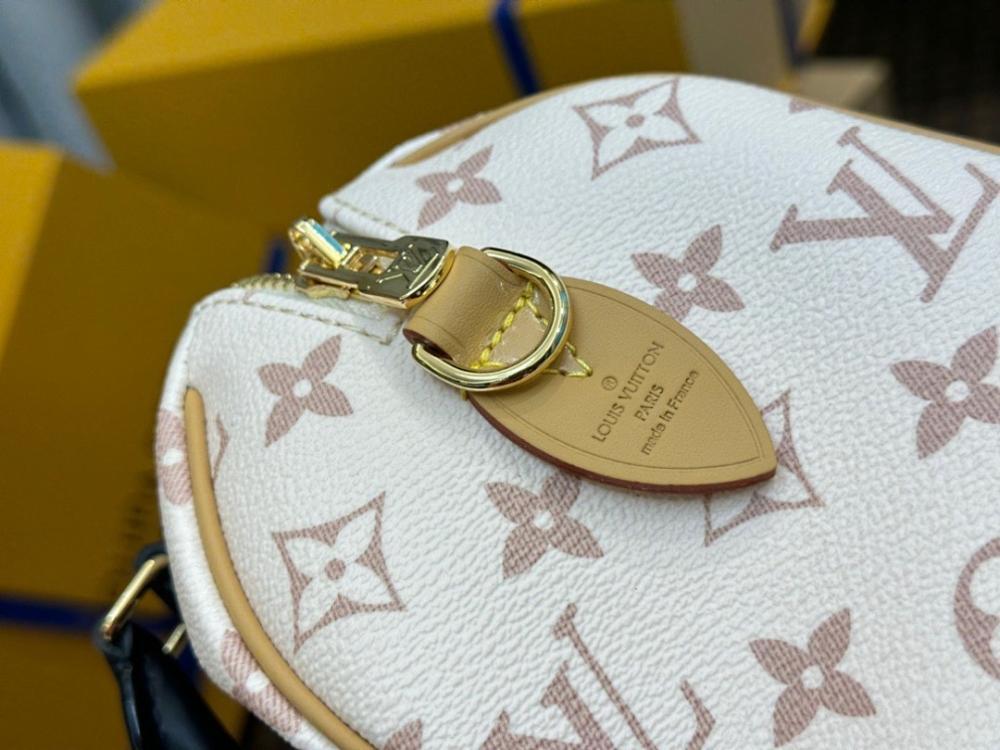 Stylish Leather Travel Bag – Limited Edition