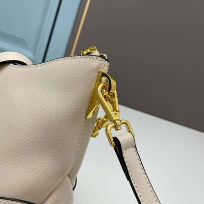 Elegant Refined Shoulder Bag