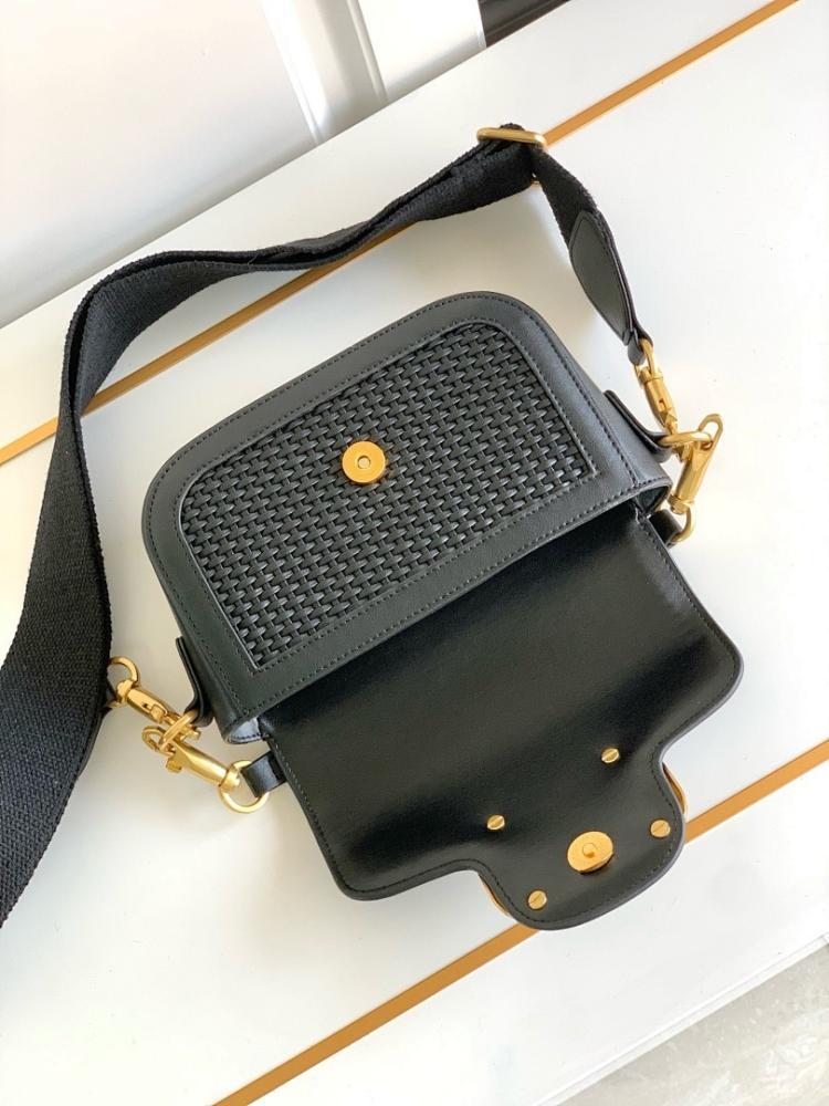 Stylish Refined Gold Woven Shoulder Bag