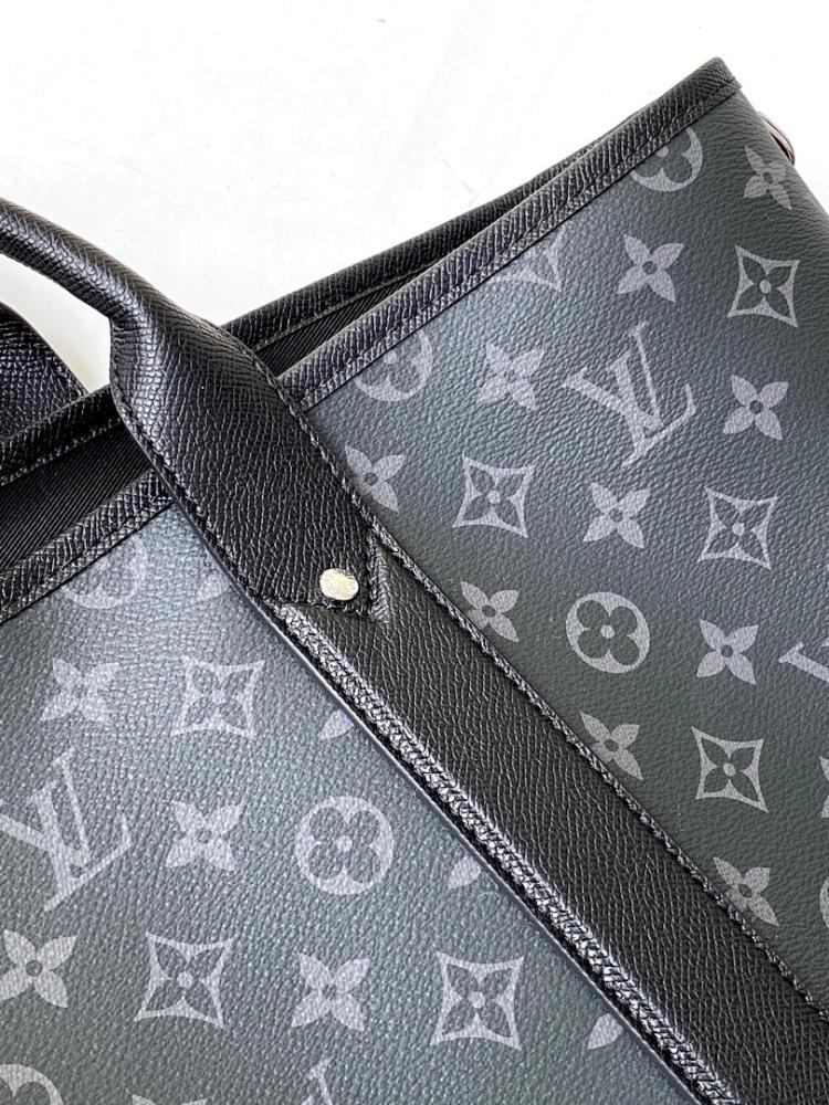 Stylish Refined Black Leather Shoulder Bag