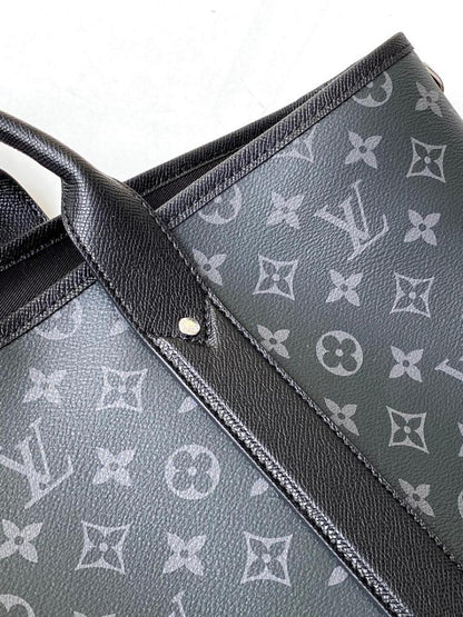 Stylish Refined Black Leather Shoulder Bag