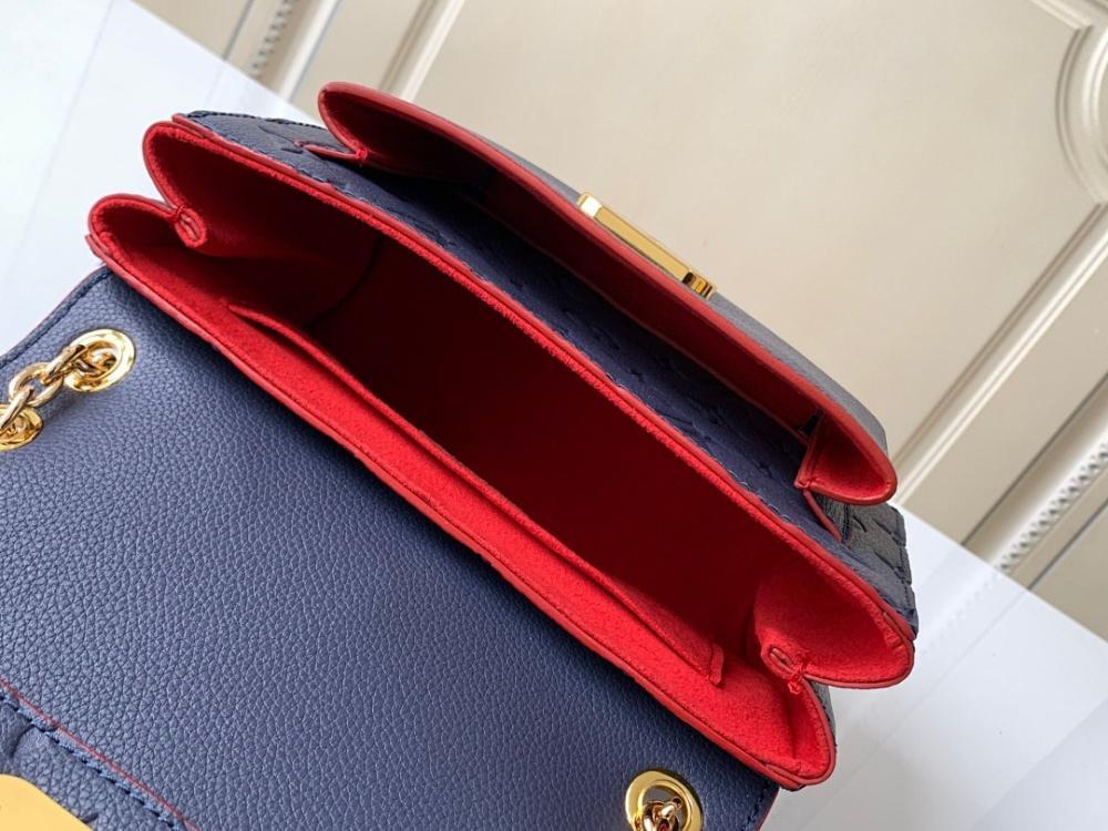 Elegant Refined Leather Shoulder Bag