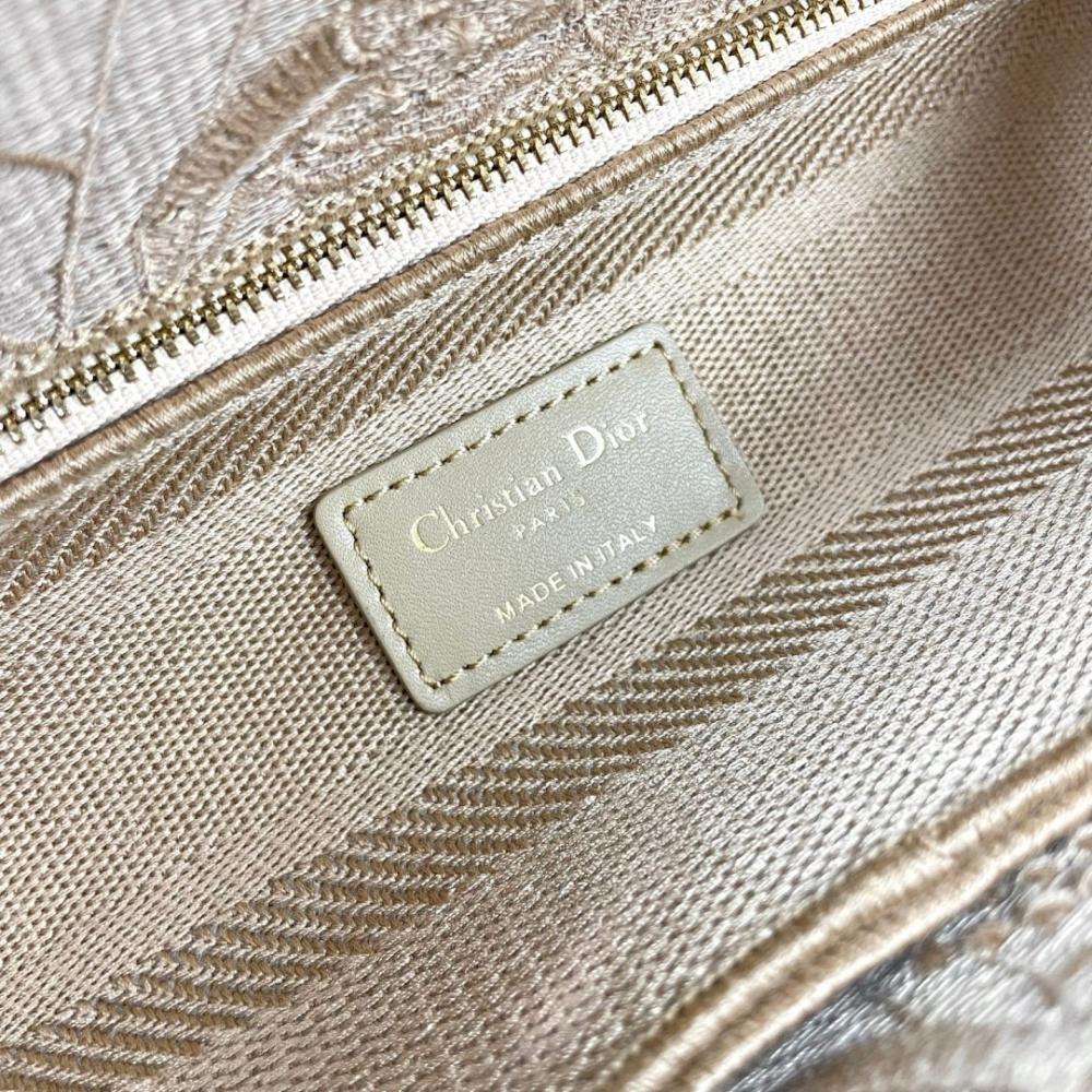Classic Elegant Embroidered Shoulder Bag