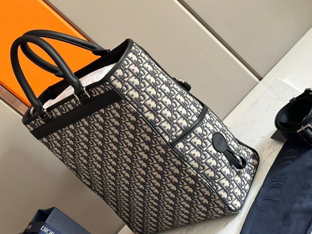 Elegant Refined Beige Jacquard Shoulder Bag