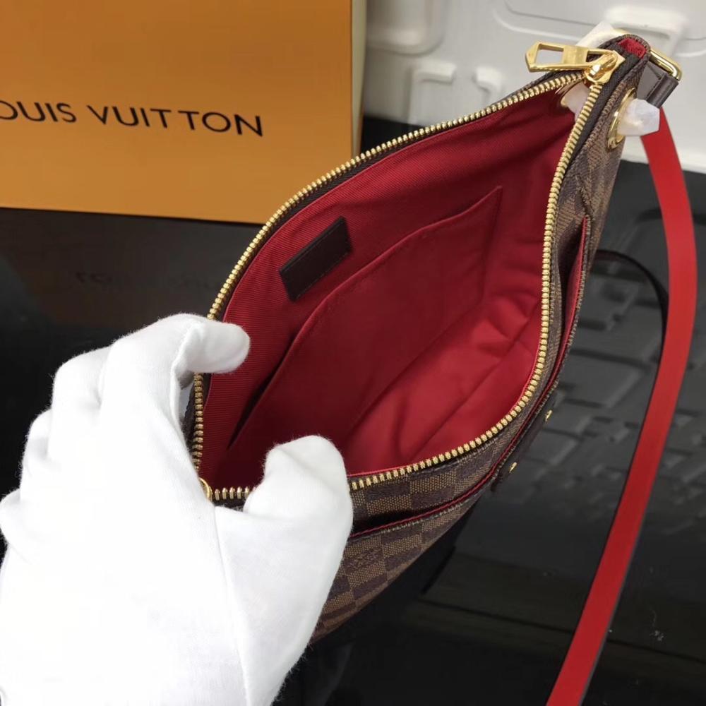 Classic Shoulder Bag