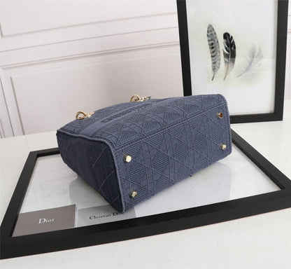 Stylish Refined Pink Embroidered Shoulder Bag
